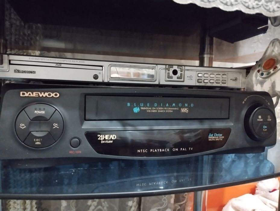 Продаю видеомагнитофон daewoo