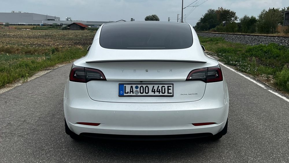 TESLA Model 3 2021 — imagine 3