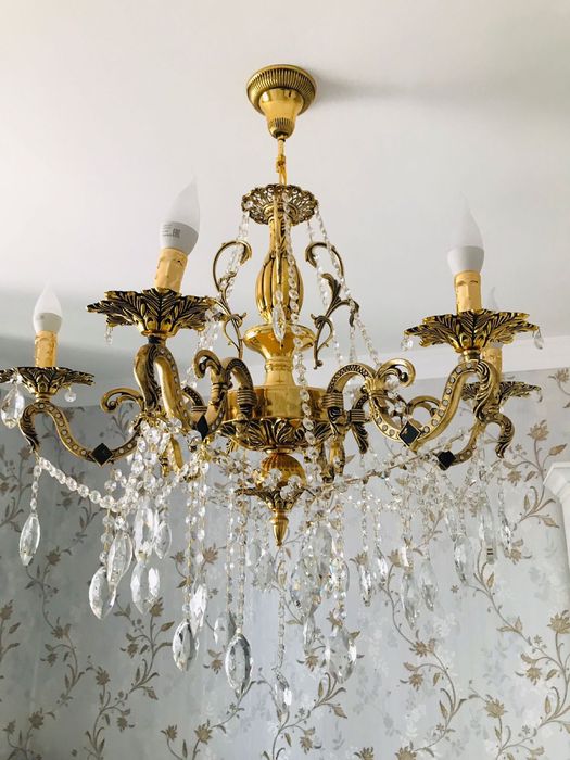 Продается Люстра