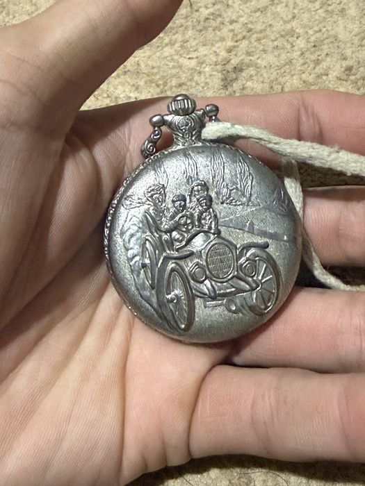 Sssr Buyumlari Soatlar va Tanga shaklidagi buyum