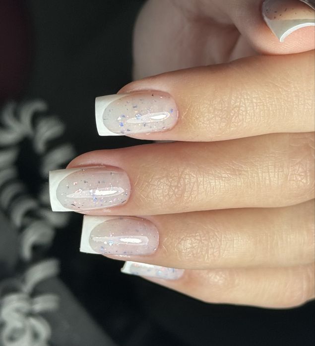 Stilistă unghii – manichiură și design unghii profesionist