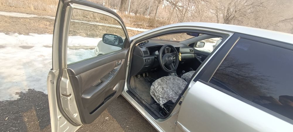 Машина Тойота Королла