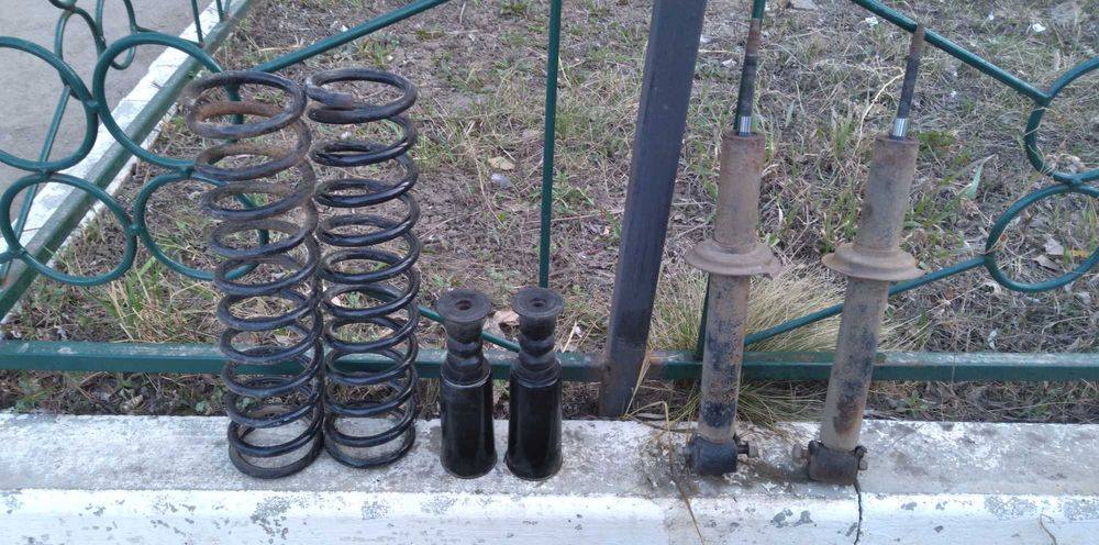 Запчасти на Audi 80