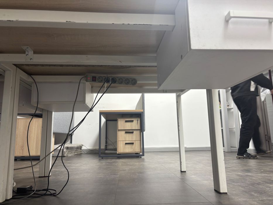 Офисная мебель (Стулья, столы и тд.)