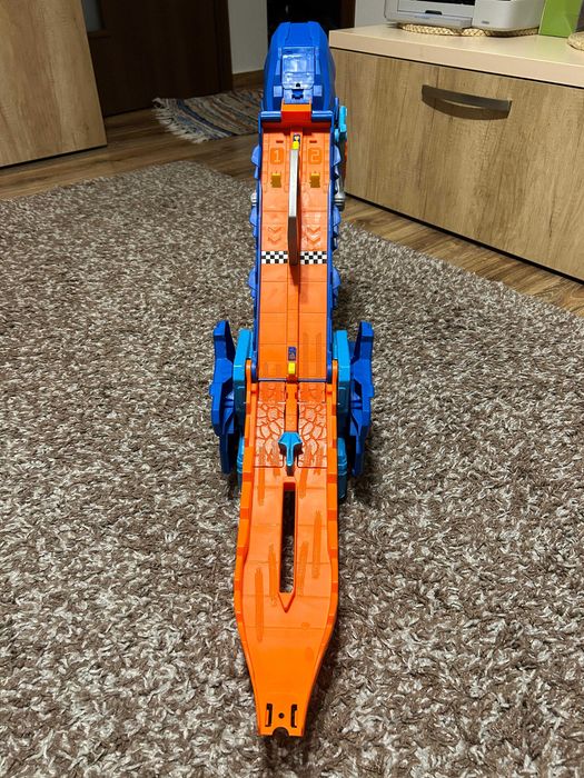 Hot Wheels T-Rex Mega Transporter