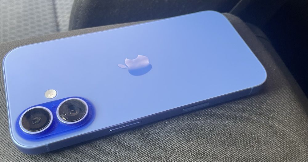 На части iPhone 16