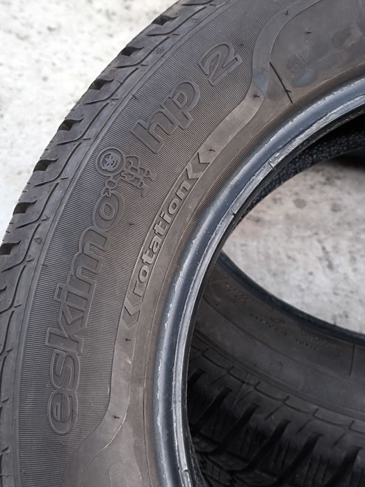 Два броя зимни гуми 215/65/R16