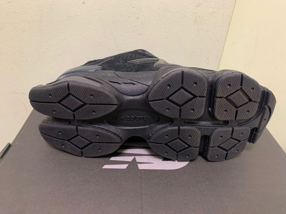 Нови дамски маратонки New Balance 9060 all black налични 37 размер