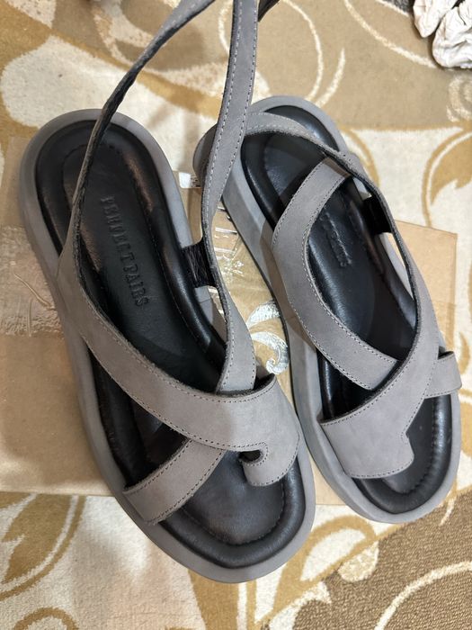 Женские кроссовки