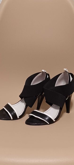 Елегантни сандали естествена кожа