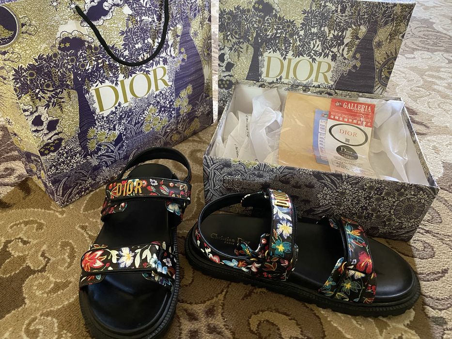 Sandal Dior oyoq kiyim