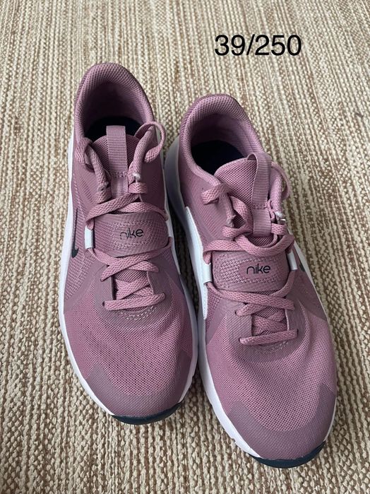 Adidași Nike roz