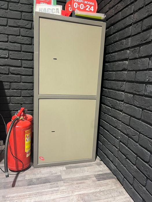 Сейф железный б. у.