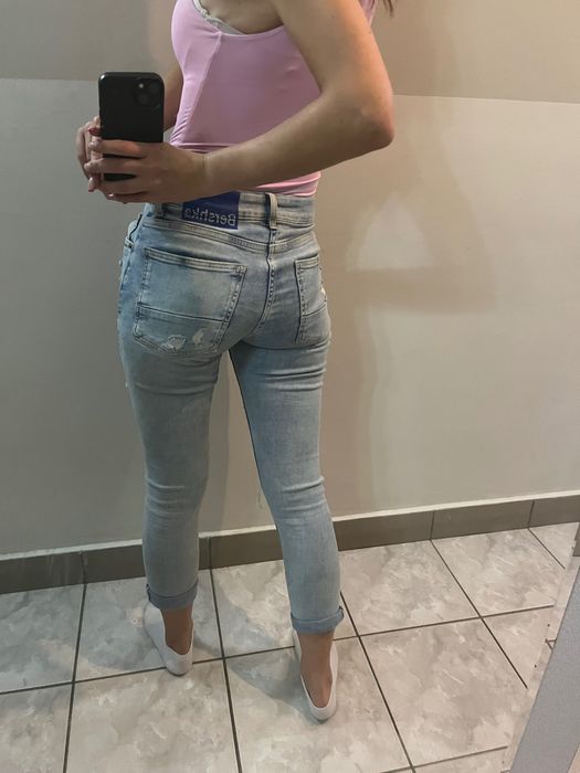 Два чифта дънки, един къси панталонки дънкови и потник