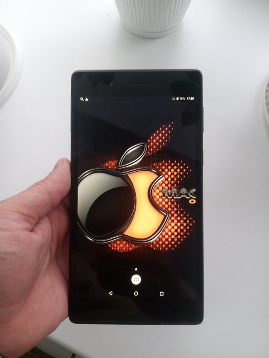 Планшет Lenovo продам