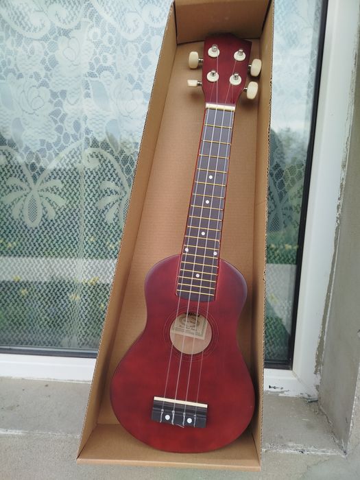 Vând Ukulele nou