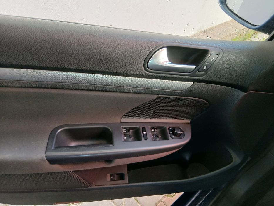 Vânzare urgentă mașinuță Volkswagen Golf (2008)