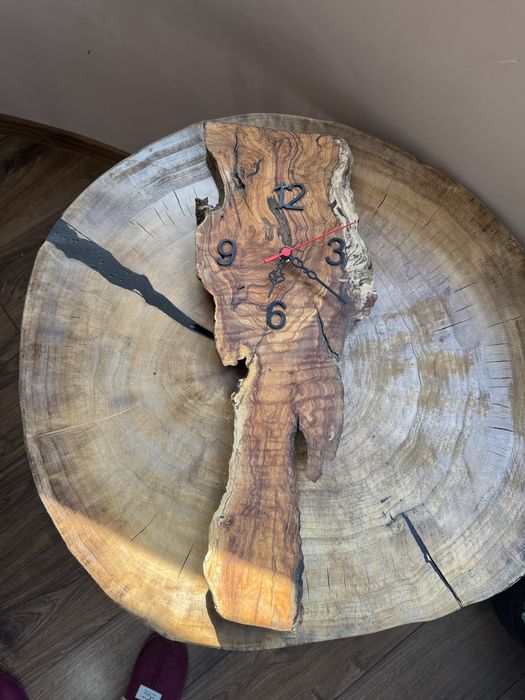 Стенен часовник - естествено дърво и форма