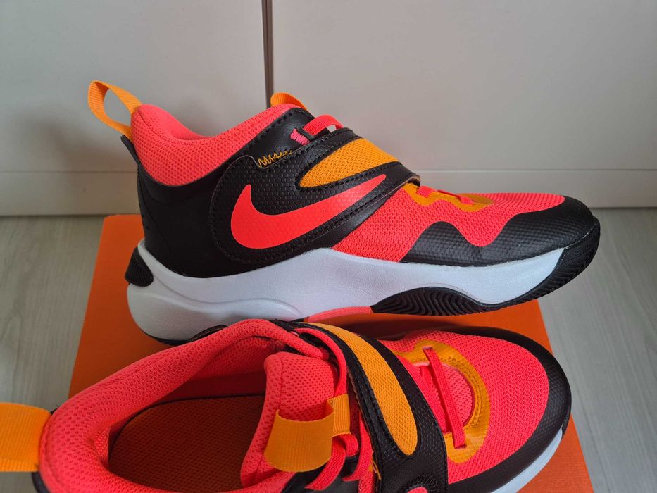 НОВИ Nike маратонки