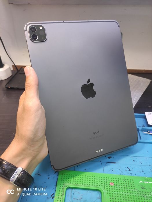 Ipad pro m1 2021 , 11 inch . Sim card.
