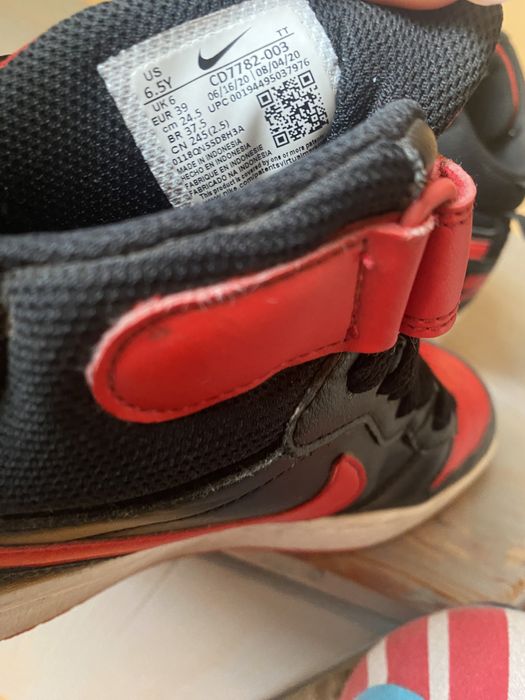 Nike кецове Черно с червено 39ти номер