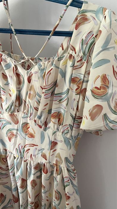 Легкое платье с цветочным принтом, одето один раз