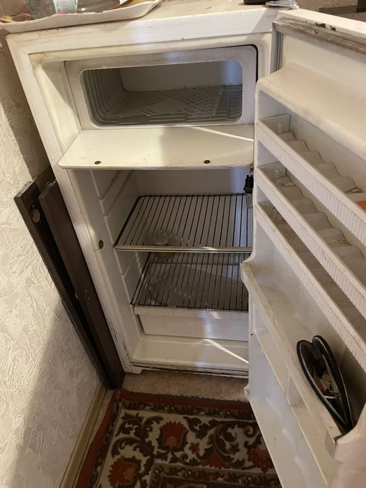 Продаю Холодильник б/у рабочий СССР