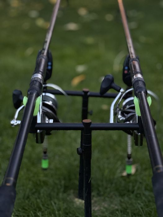 Продавам въдици,макари,колчета(сигнализатори,обгегачи]