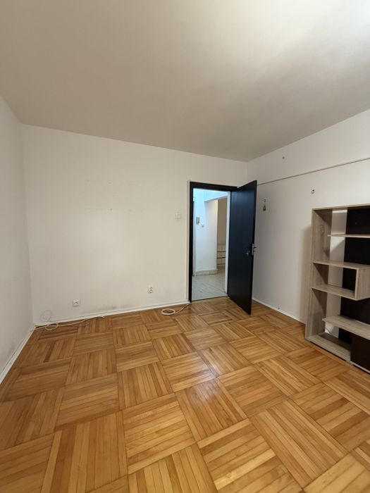 Vand apartament 2 camere, decomandat, parter, ultracentral, Bloc 1986