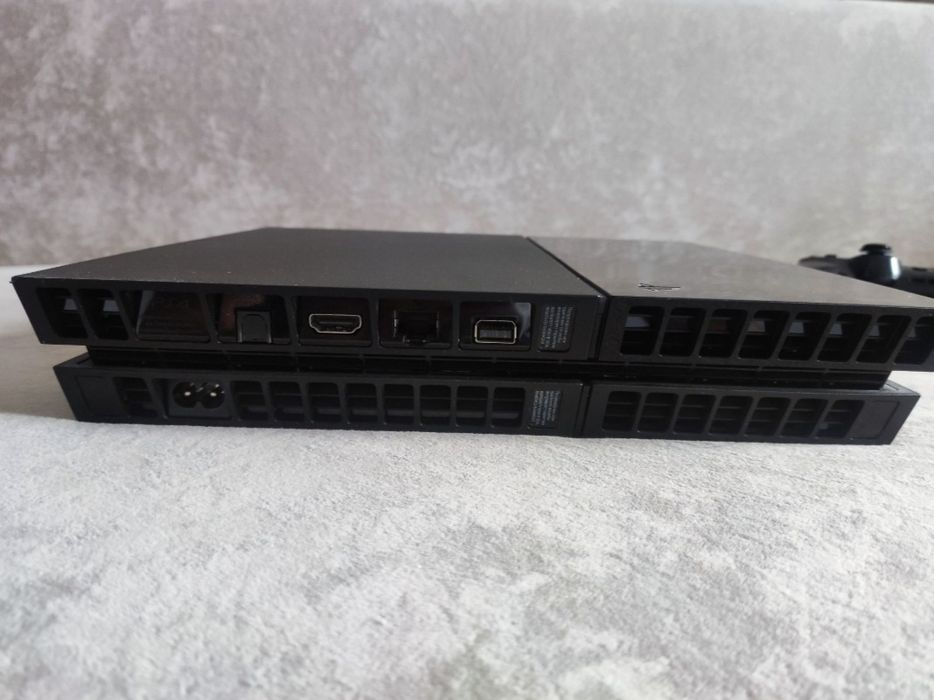 Продам срочно Ps 4