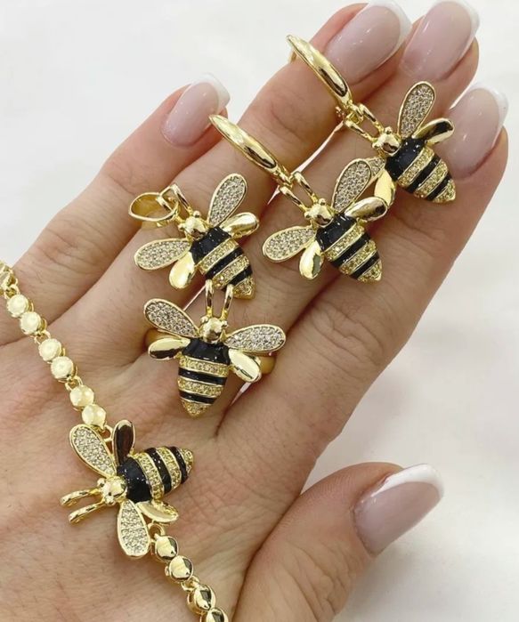 комплект ювелирных изделий