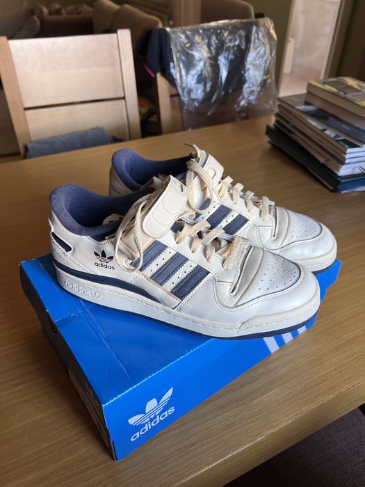 маратонки бели кожени Adidas Forum low ‘84 white-blue/бяло сини