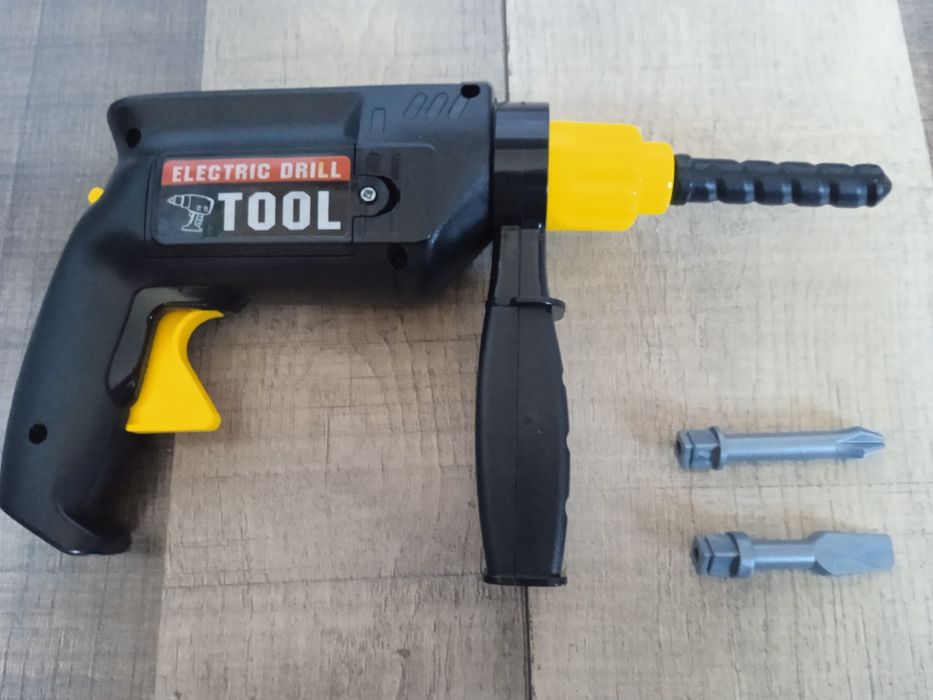 Игрушечная дрель
