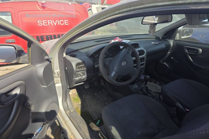 Bara fata Opel Corsa 2002 1.2 MT (75 hp)