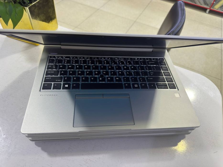 Hp elitebook Ryzen 5 Pro 3500U 4/256ssd ideal holatda 3ta bor