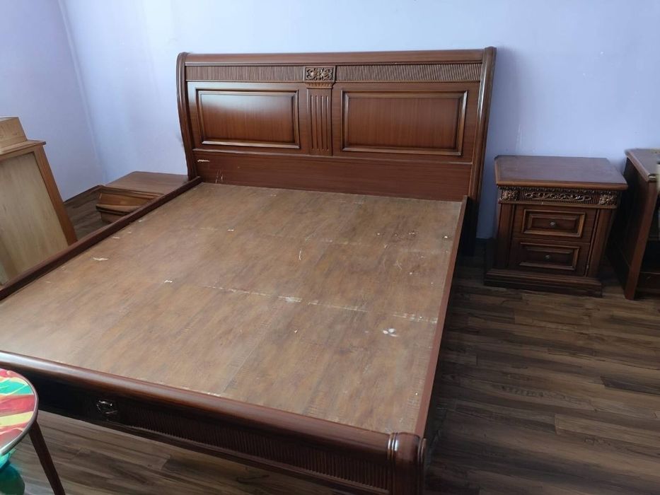 Продается спальный гарнитур