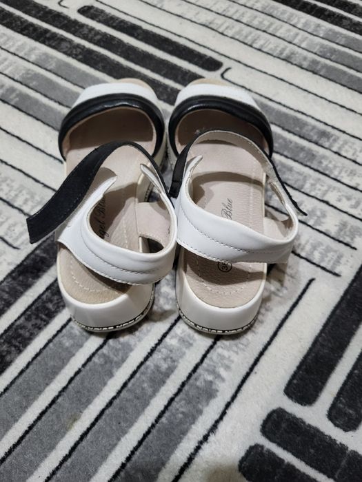 Vând sandale dama piele