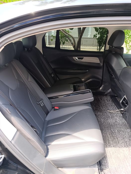 Продам Hongqi EQM 5