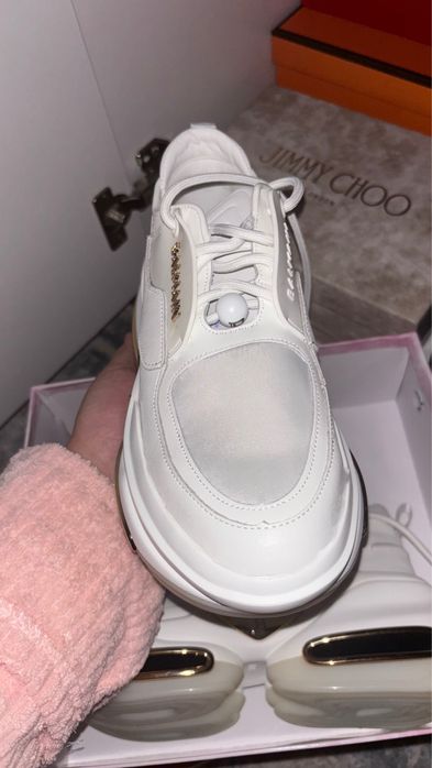 Кроссовки модные