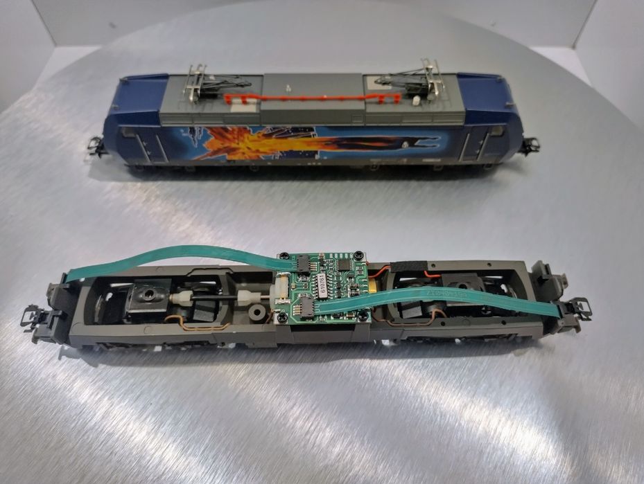 Locomotive trenulet electric Superman Edition