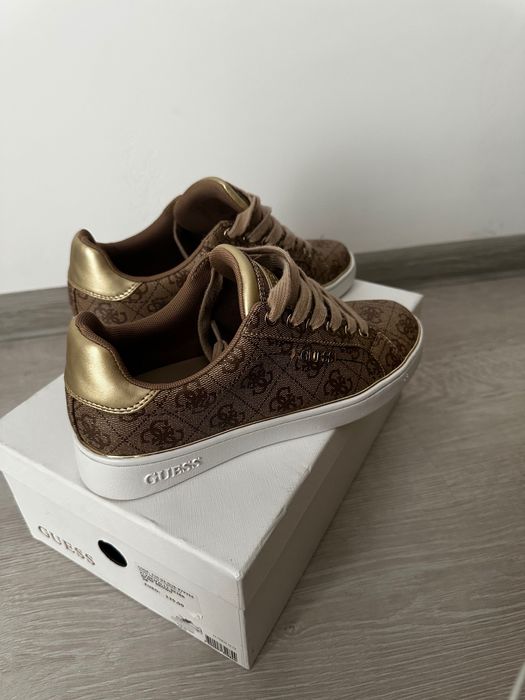 Adidasi damă guess