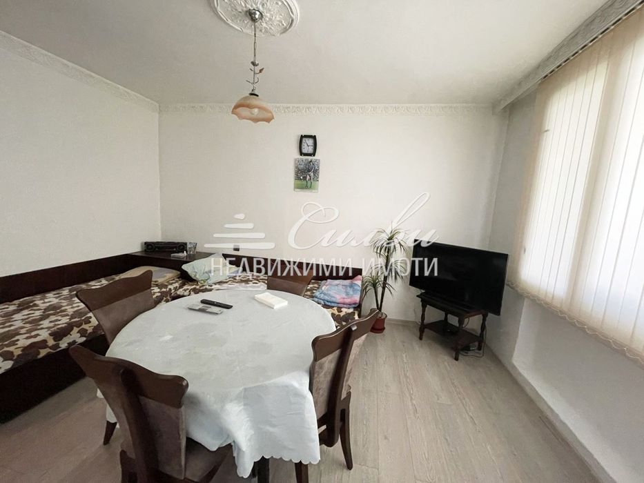 Четиристаен ТУХЛЕН апартамент в района на Математическа гимназия