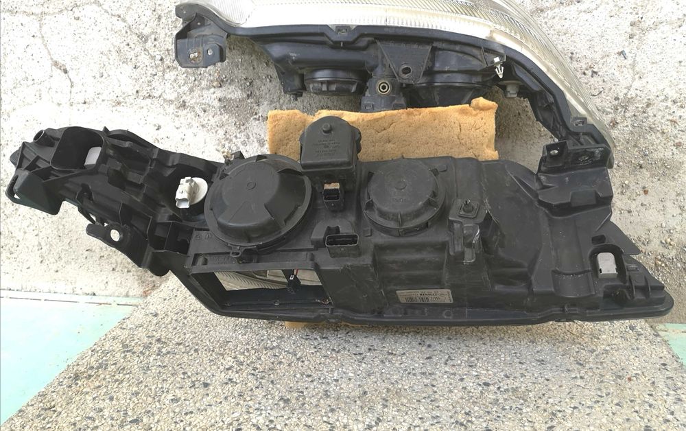 Оригинални фарове Рено Лагуна  Renault Laguna Xenon