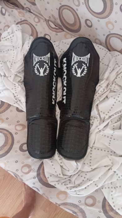 Vând echipament de kickbox în stare bună