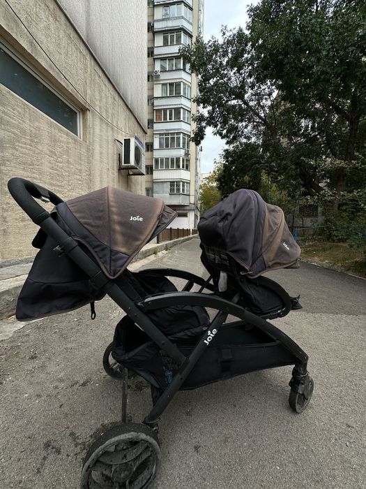 Продам двухместную коляску