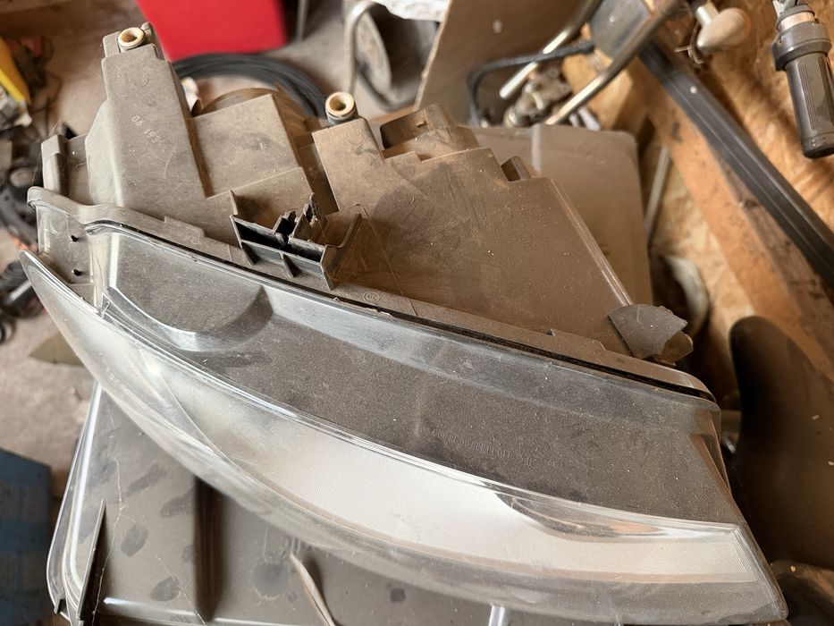 Far drept Audi A4 bB8