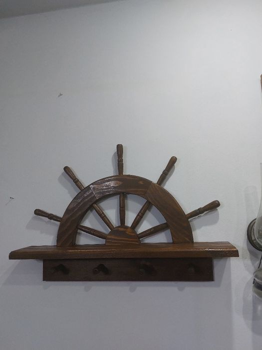 Cuier din lemn rustic