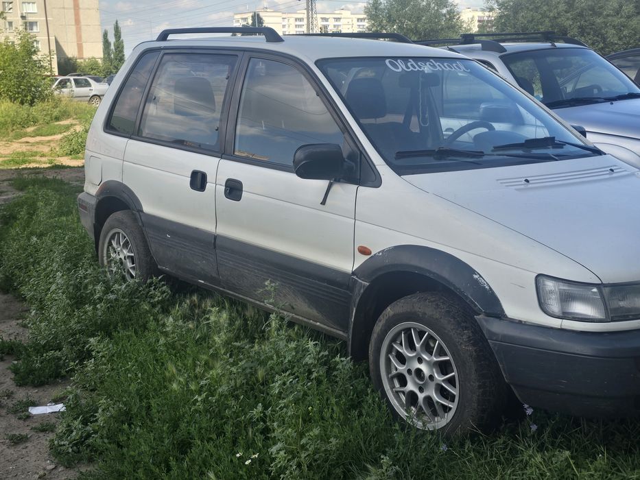 Продам митсубиси спейс руннер
