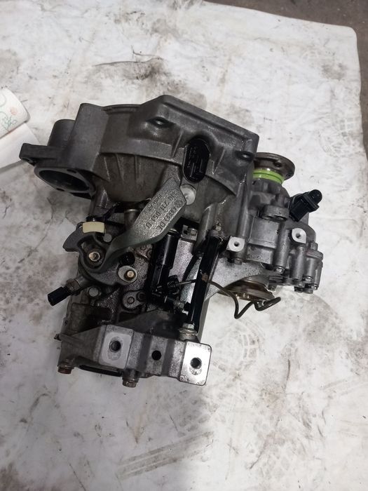 Cutie viteze vw bital 2.0 AQY benzina 2002  5trepte