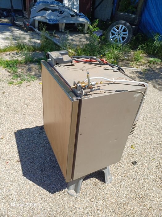 Frigider rulota 12v/220v si gaz